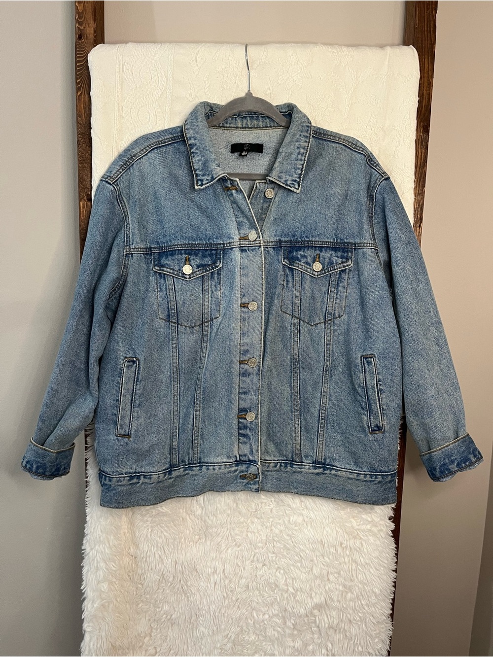 Missguided Classic Oversized Denim Trucker Jacket - Light Wash